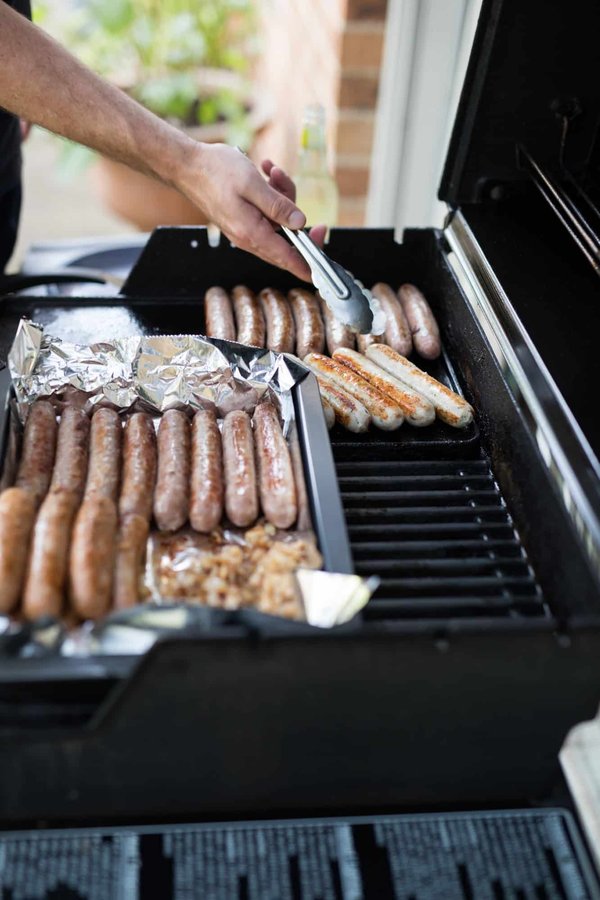Quels sont les avantages d'un barbecue à gaz par rapport au charbon ?